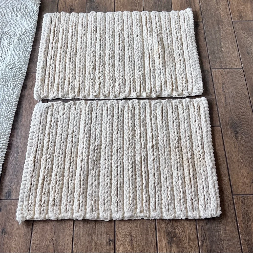 Luxurious Cream Bath Mat Set